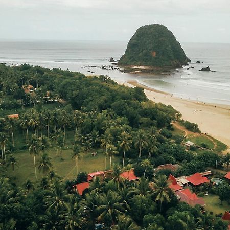 Mojosurf Camp Red Island Hotel Pasanggaran Ngoại thất bức ảnh