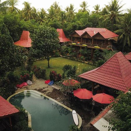 Mojosurf Camp Red Island Hotel Pasanggaran Ngoại thất bức ảnh
