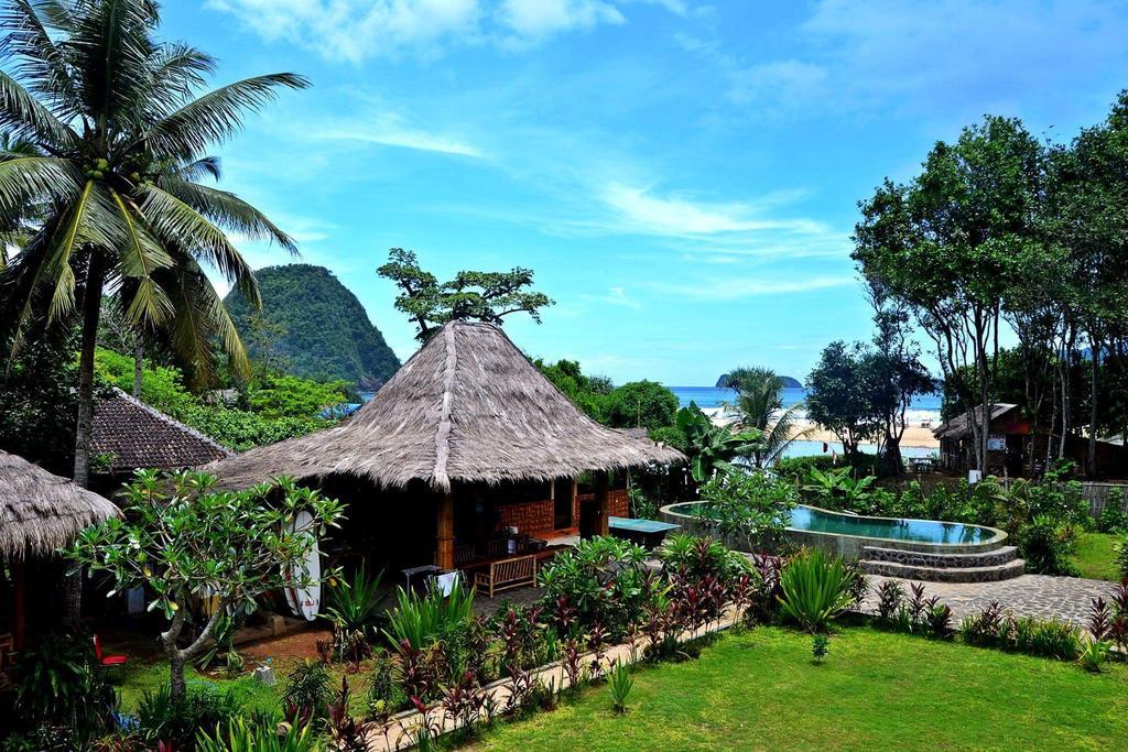 Mojosurf Camp Red Island Hotel Pasanggaran Ngoại thất bức ảnh