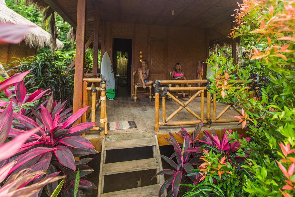 Mojosurf Camp Red Island Hotel Pasanggaran Ngoại thất bức ảnh