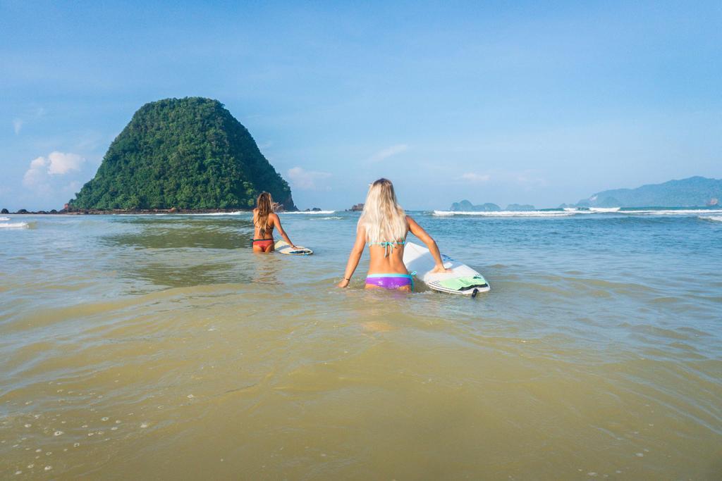Mojosurf Camp Red Island Hotel Pasanggaran Ngoại thất bức ảnh