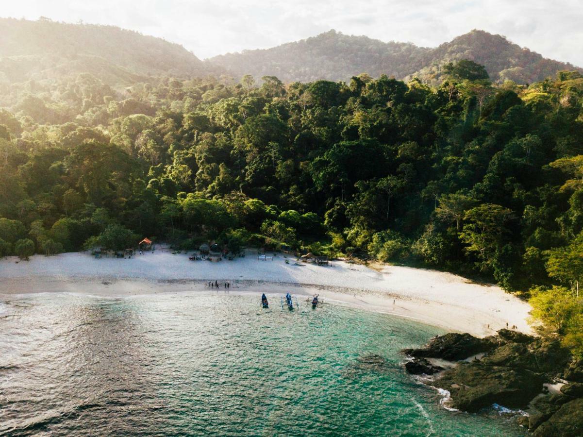 Mojosurf Camp Red Island Hotel Pasanggaran Ngoại thất bức ảnh