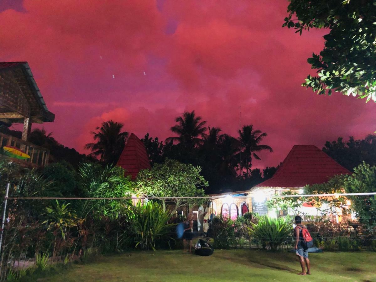 Mojosurf Camp Red Island Hotel Pasanggaran Ngoại thất bức ảnh
