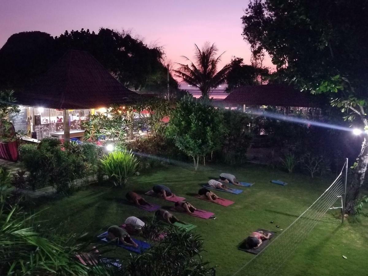 Mojosurf Camp Red Island Hotel Pasanggaran Ngoại thất bức ảnh